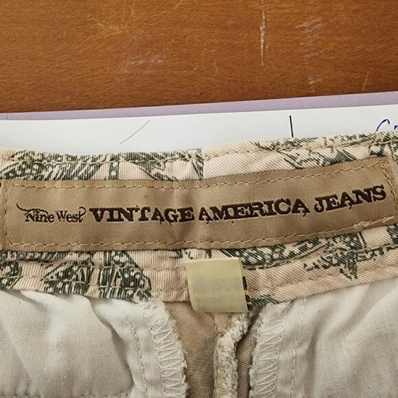 NINE WEST VINTAGE AMERICA MID RISE SHORTS OFF WHITE AND GREEN FLORAL SIZE 4 - Picture 3 of 6